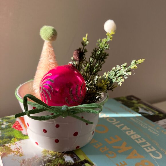 Vintage Christmas Decor - Set of 3 Polka Dot Pots with Trees and Ornament - Picture 4 of 11